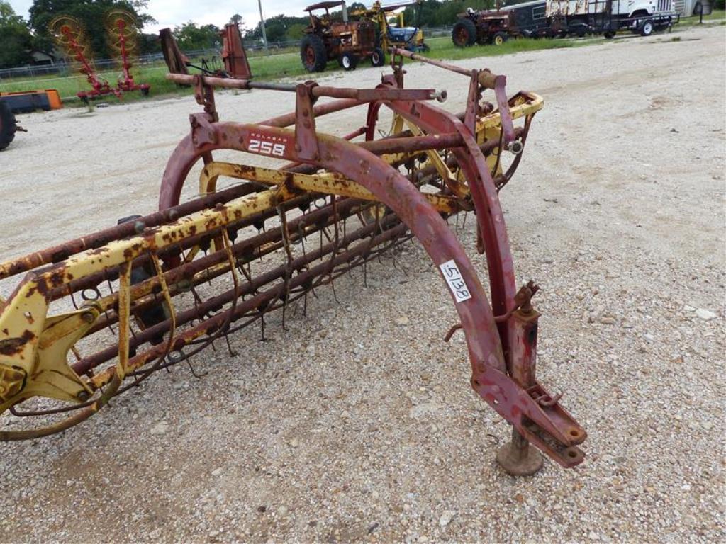 NEW HOLLAND 258 HAY RAKE