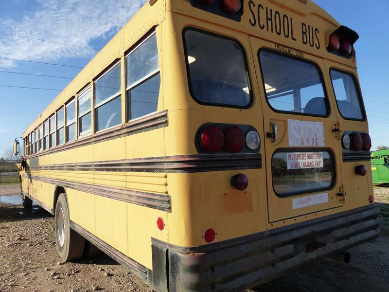 1993 FORD B700 SCHOOL BUS