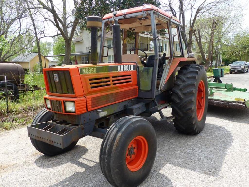 KUBOTA M8950 TRACTOR