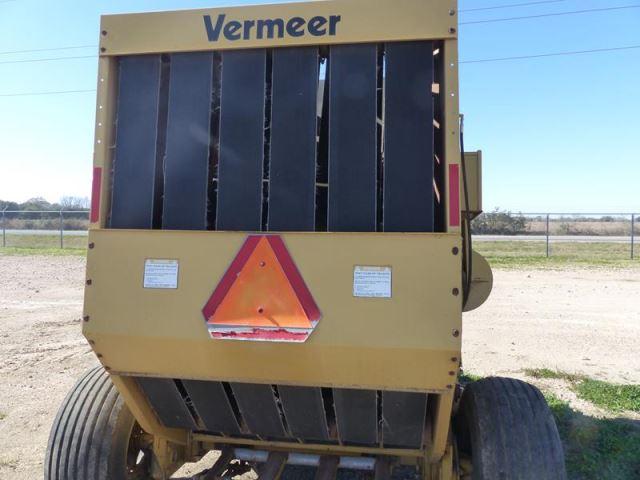 VERMEER 604 SUPER J ROUND BALER