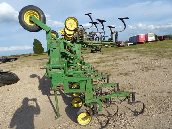 JD 845 12 ROW HYDRAULIC FOLDING CULTIVATOR