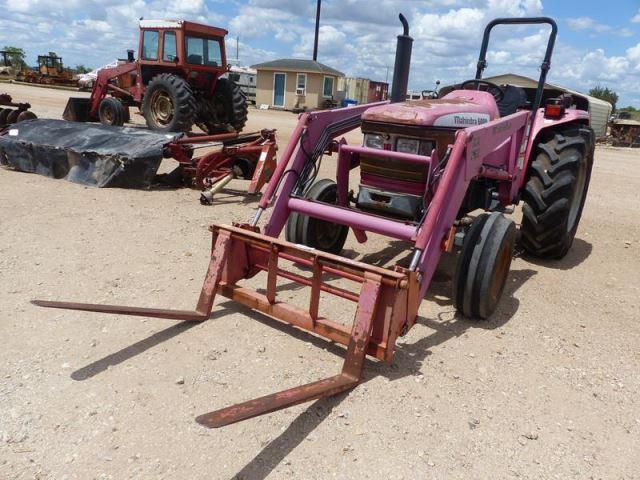 MAHINDRA 6000 TRACTOR W/ML 260 FE LOADER