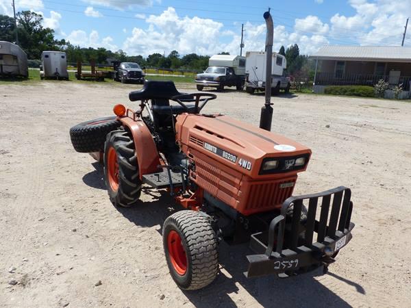 KUBOTA 4WD B6200 TRACTOR