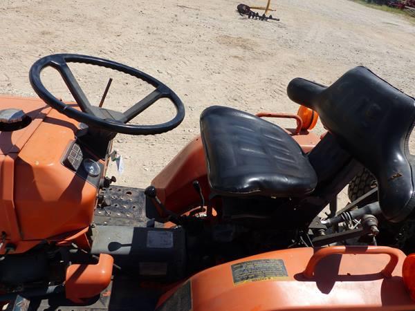 KUBOTA 4WD B6200 TRACTOR