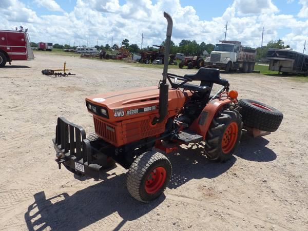 KUBOTA 4WD B6200 TRACTOR