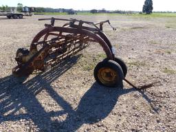 NEW HOLLAND HAY RAKE