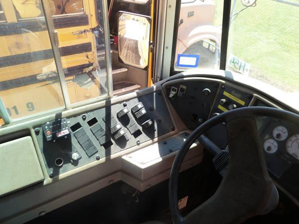 2001 INTERNATIONAL SCHOOL BUS-NOT RUNNING