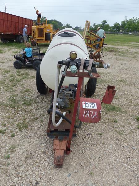 CONTINENTAL BELTON 200 GALLON SPRAY RIG