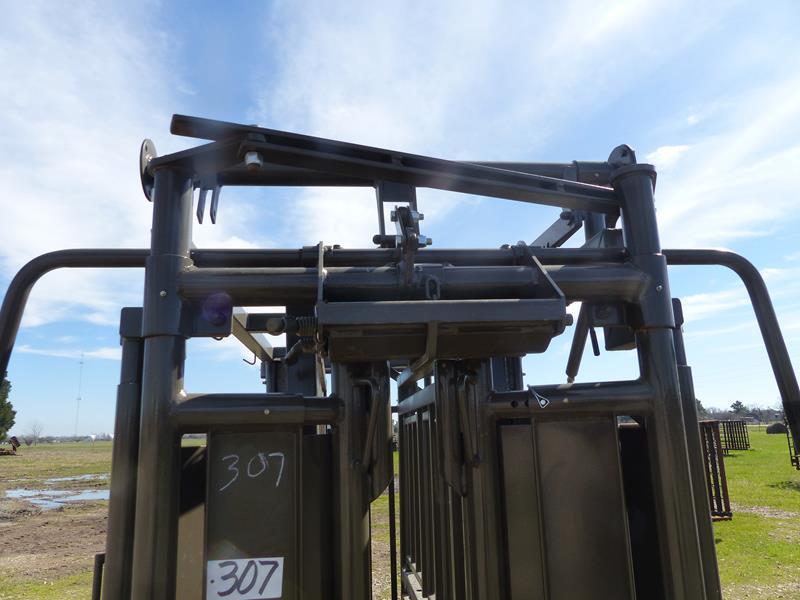 M620 HEAVY DUTY SQUEEZE CHUTE W/SELF CATCH