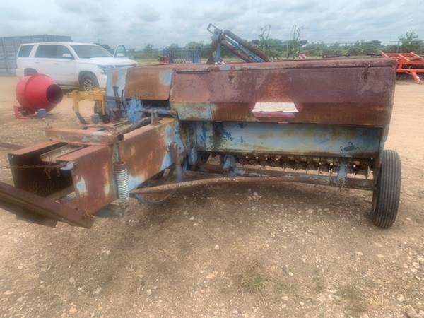 FORD 530 SQUARE BALER