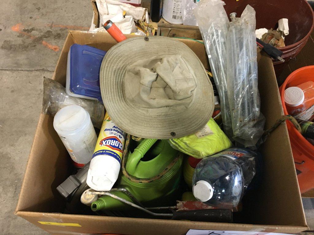 LOT CONSISTING OF ASSORTED ITEMS: CLEANING