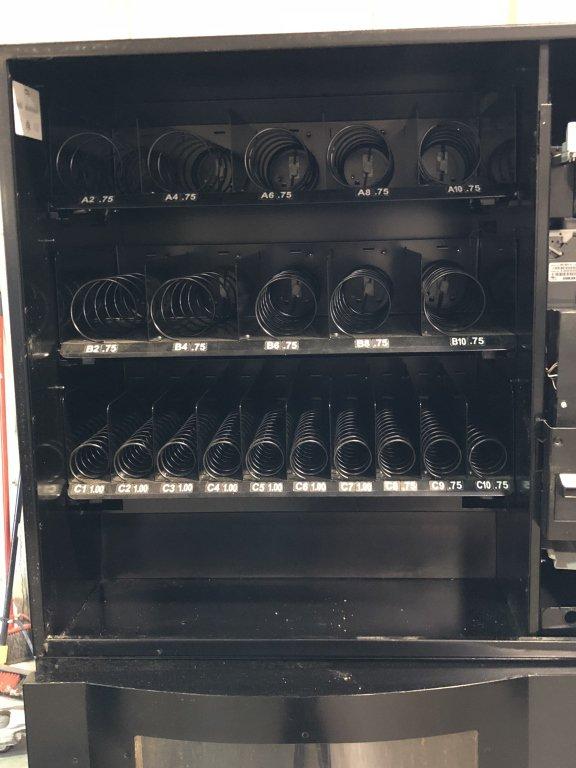 SEAGA VISTA VC630 COMBO VENDING MACHINE