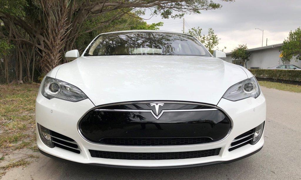 2014 TESLA MODEL S, P85+