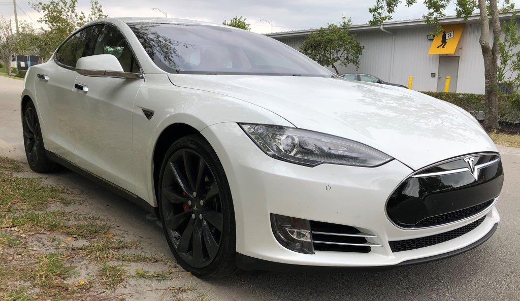 2014 TESLA MODEL S, P85+