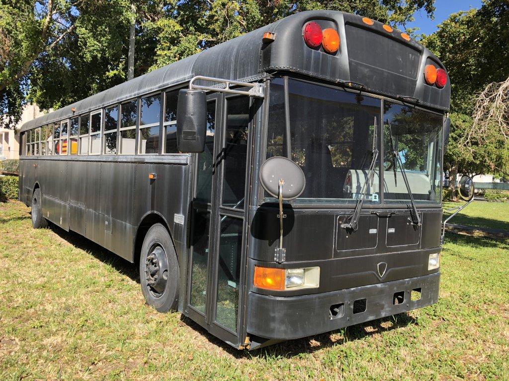 2006 INTERNATIONAL 3000 CUSTOM LUXURY SCHOOL BUS, DT466 DIESEL ENGINE W/ALLISON TRANSMISSION