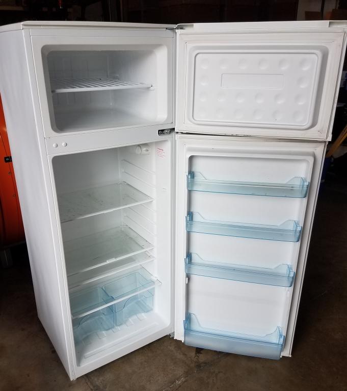 AVANTI REFRIGERATOR MODEL RA7306WT