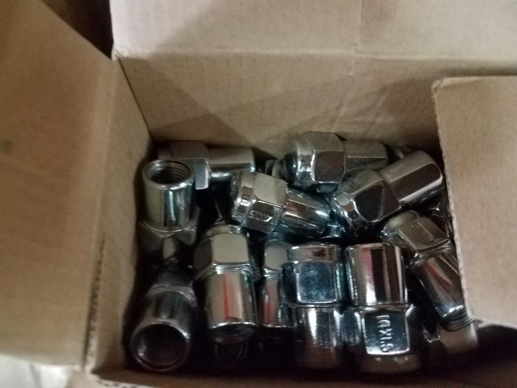 LOT CONSISTING OF: APPROX. (7,800+) ACORN BULGE LUG NUTS IN VARIOUS SIZES & STYLES