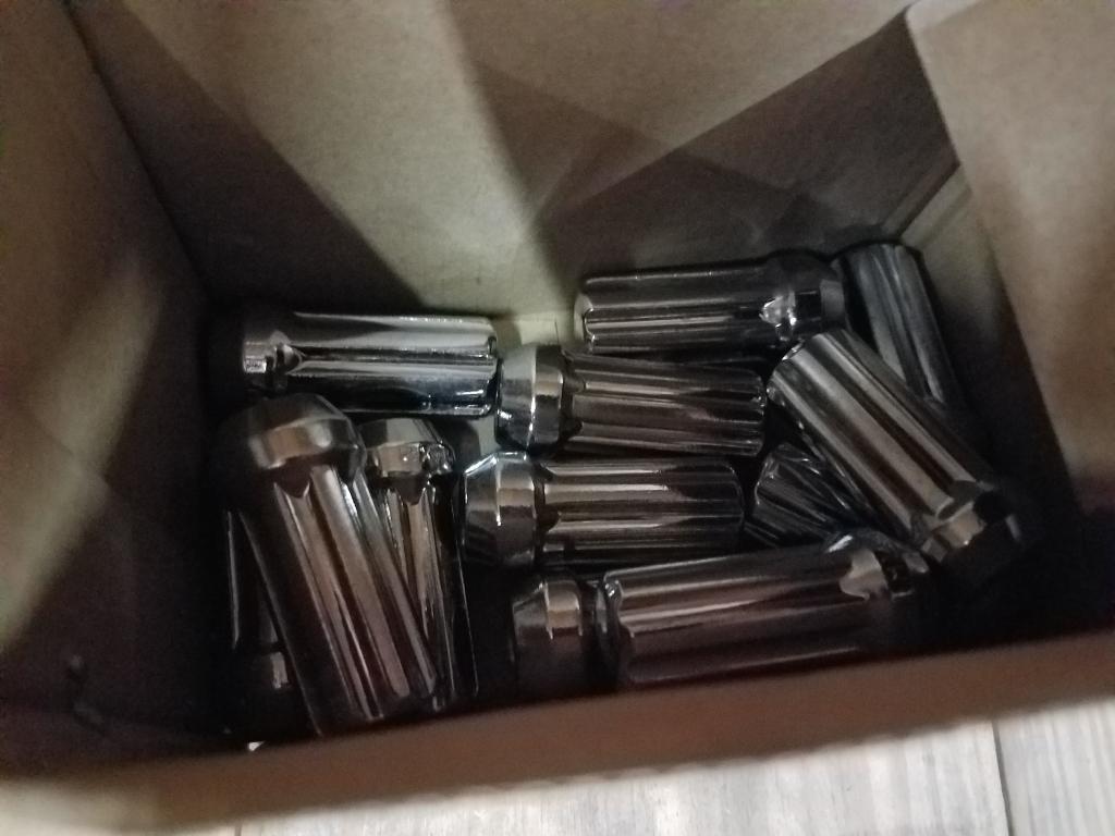 LOT CONSISTING OF: APPROX. (8,100+) SPLINE LUG NUTS IN