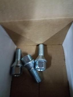 LOT CONSISTING OF: APPROX. (2,600+) LUG BOLTS IN VARIOUS SIZES & STYLES