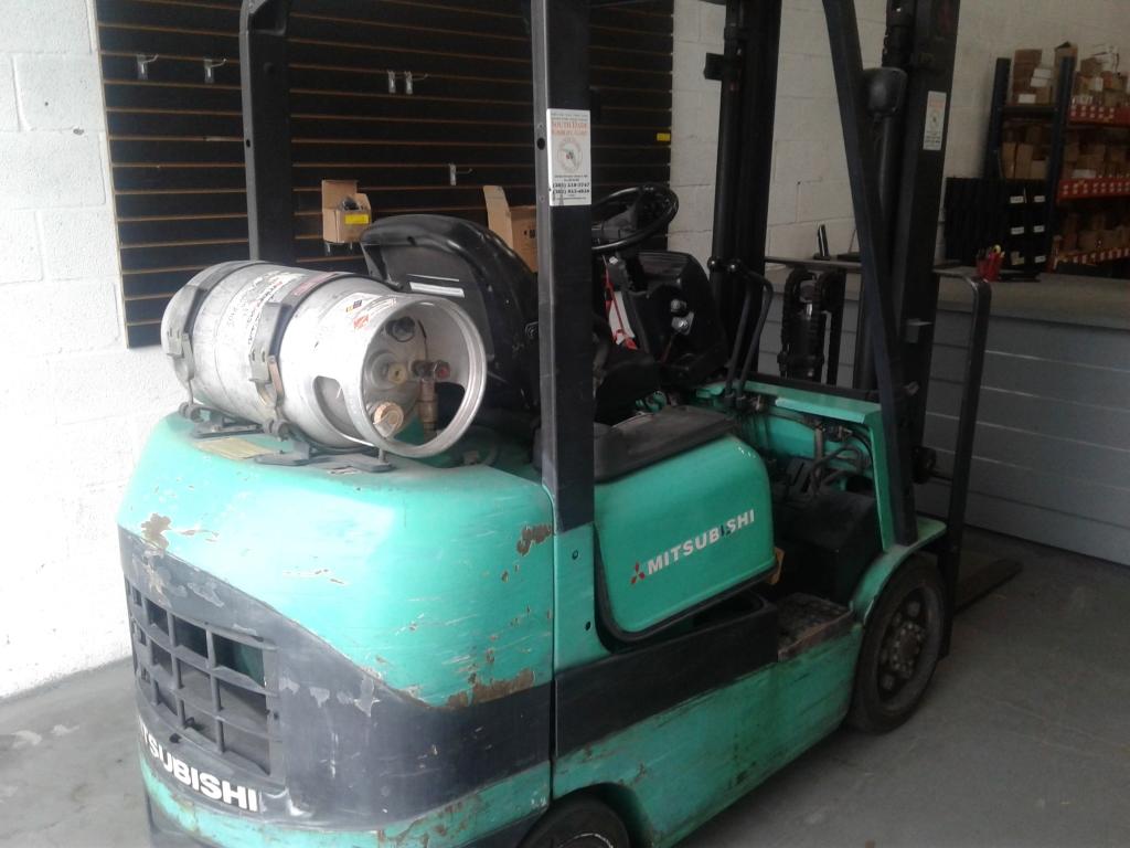 MITSUBISHI 2 STAGE LP FORKLIFT MODEL FGC25K 1700 LB. CAPACITY, HOURS: 6,705