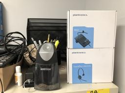 LOT CONSISTING OF: OFFICE SUPPLIES, PLANTRONICS HEADSET, CALCULATOR AND SUNDRIES