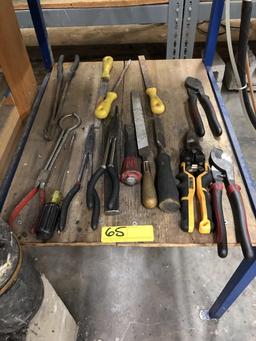 LOT CONSISTING OF: LARGE VARIETY OF HAND TOOLS