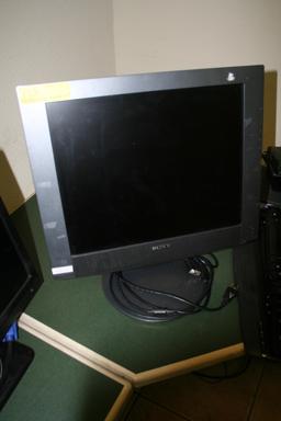 LOT CONSISTING OF SONY 19" MONITOR