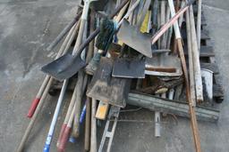 LOT CONSISTING OF ASSORTED LONG HANDLED TOOLS