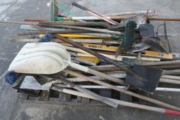 LOT CONSISTING OF ASSORTED LONG HANDLED TOOLS