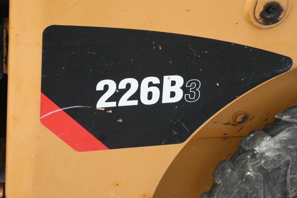 2011 CATERPILLAR SKID-STEER LOADER