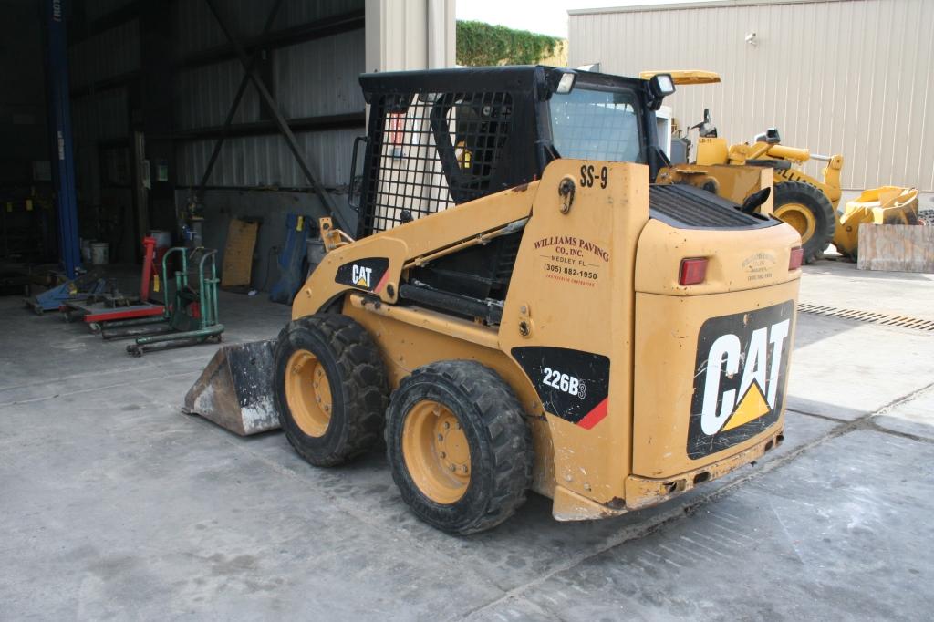 2011 CATERPILLAR SKID-STEER LOADER