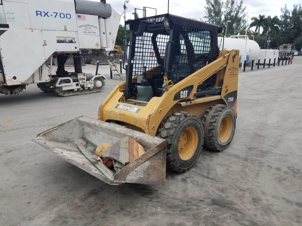 2011 CATERPILLAR SKID-STEER LOADER