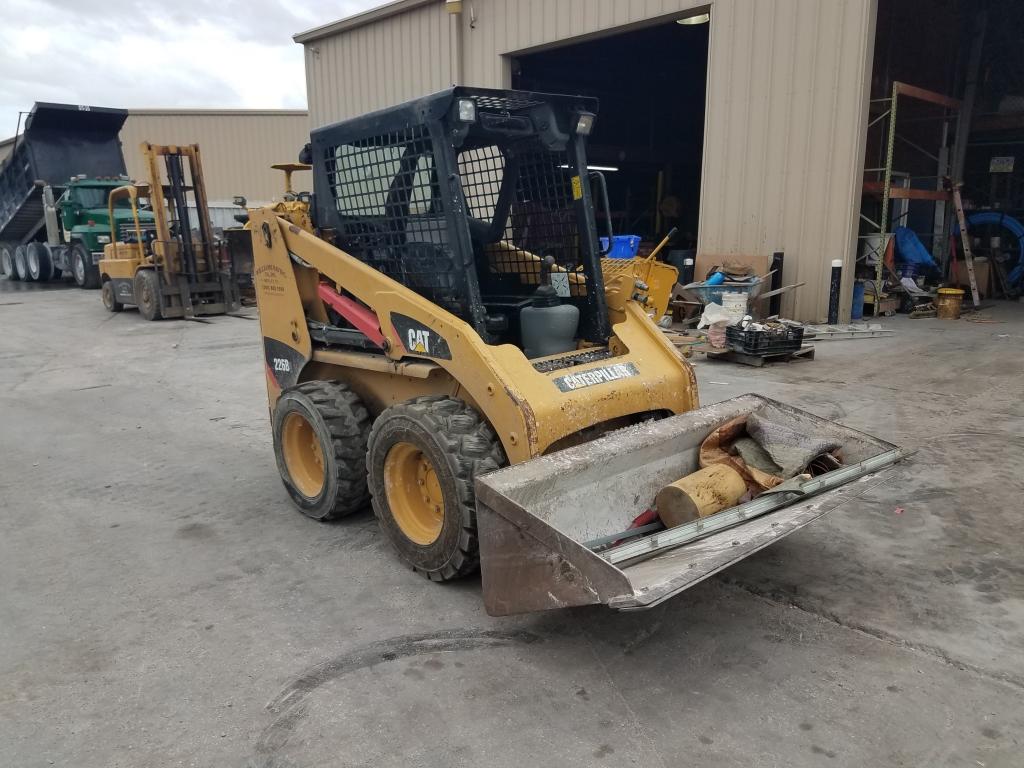 2011 CATERPILLAR SKID-STEER LOADER