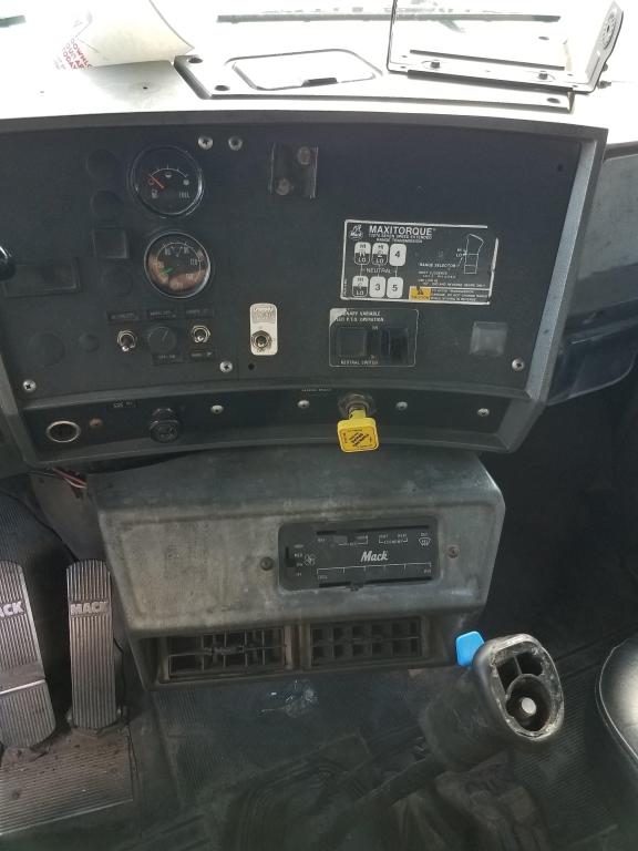 1998 MACK DUMP TRUCK MODEL RD690S