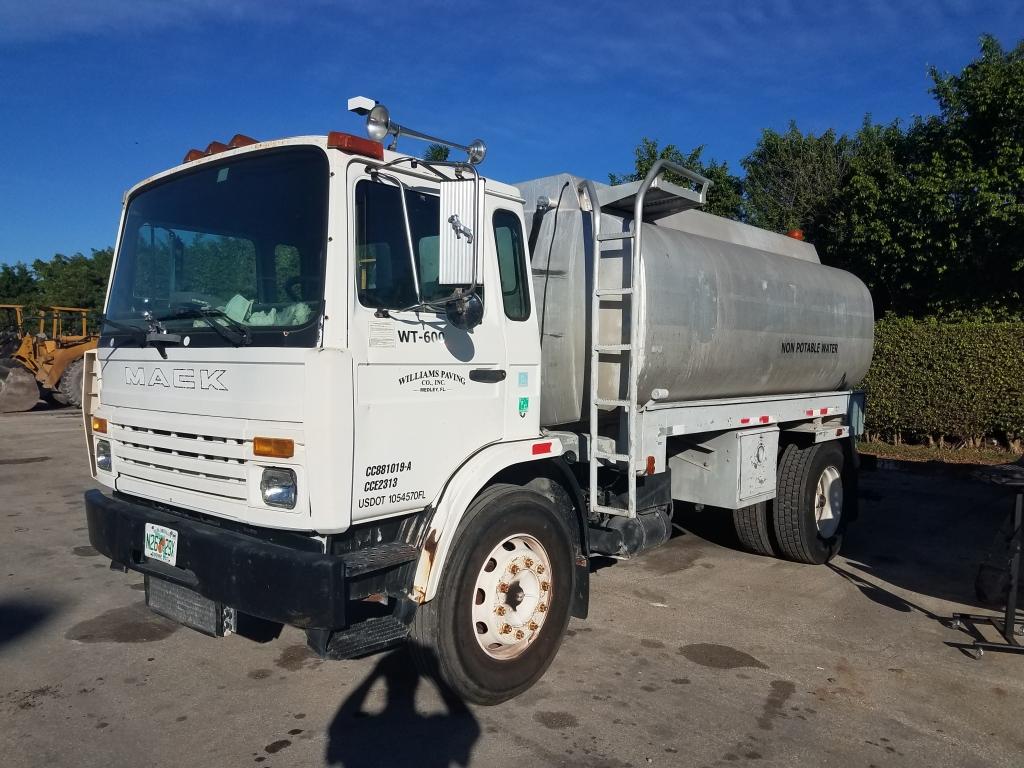 1997 MACK WATER TRUCK MODEL MS200