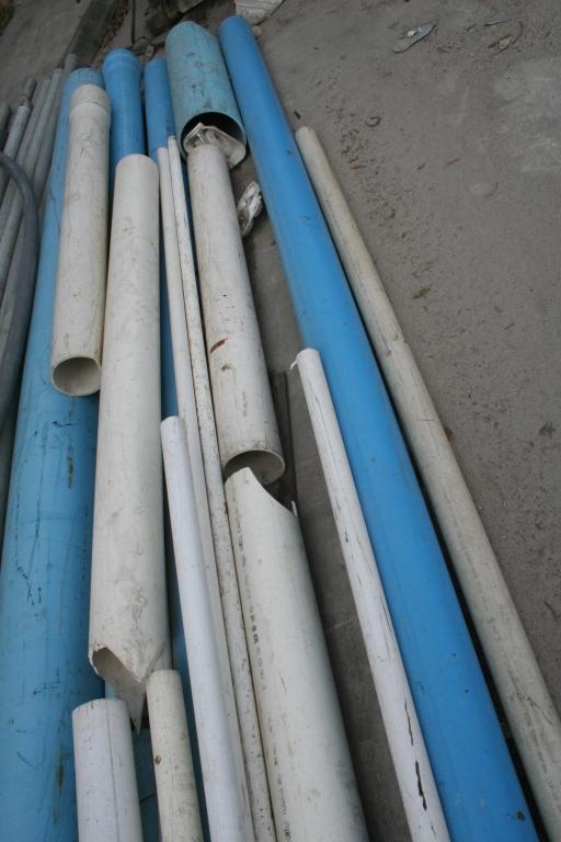 LOT CONSISTING OF BLUE PLASTIC AND WHITE PVC WATER