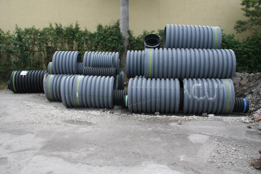 LOT CONSISTING OF ASSORTED HDPE PIPE PIECES