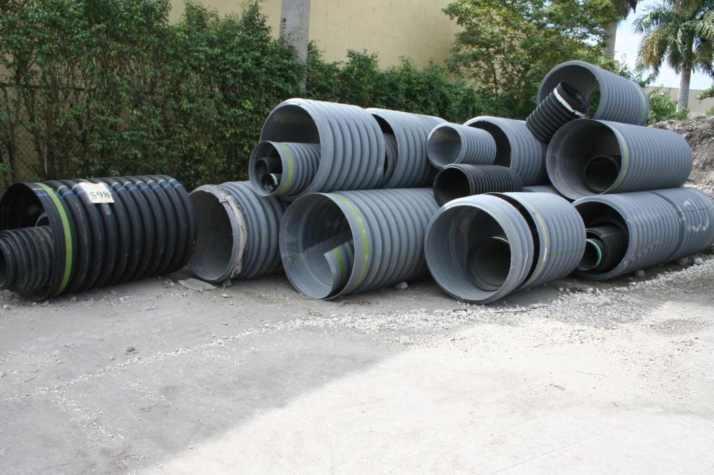 LOT CONSISTING OF ASSORTED HDPE PIPE PIECES