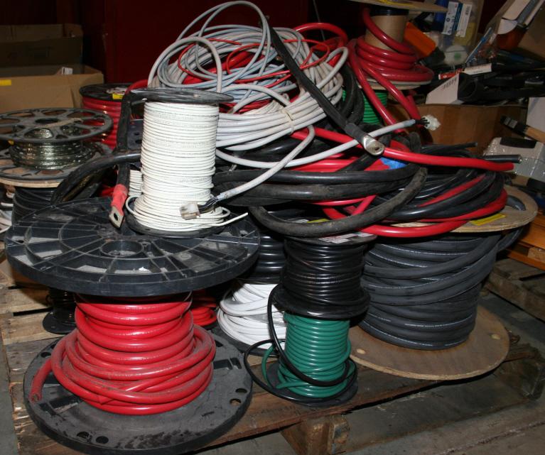 LARGE LOT CONSISTING OF WIRE & ELECTRICAL CABLE