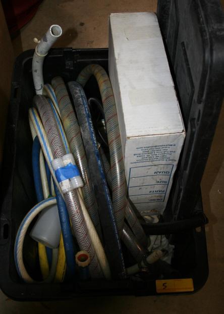 LARGE LOT CONSISTING OF VARIOUS SIZE HOSES &TUBING