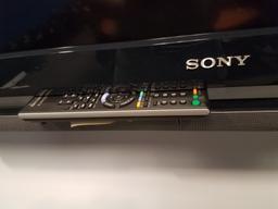 SONY BRAVIA 52" LCD HDTV WITH BRACKET MOUNT