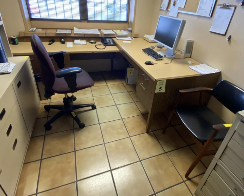 LOT CONSISTING OF OFFICE FURNITURE INCLUDING