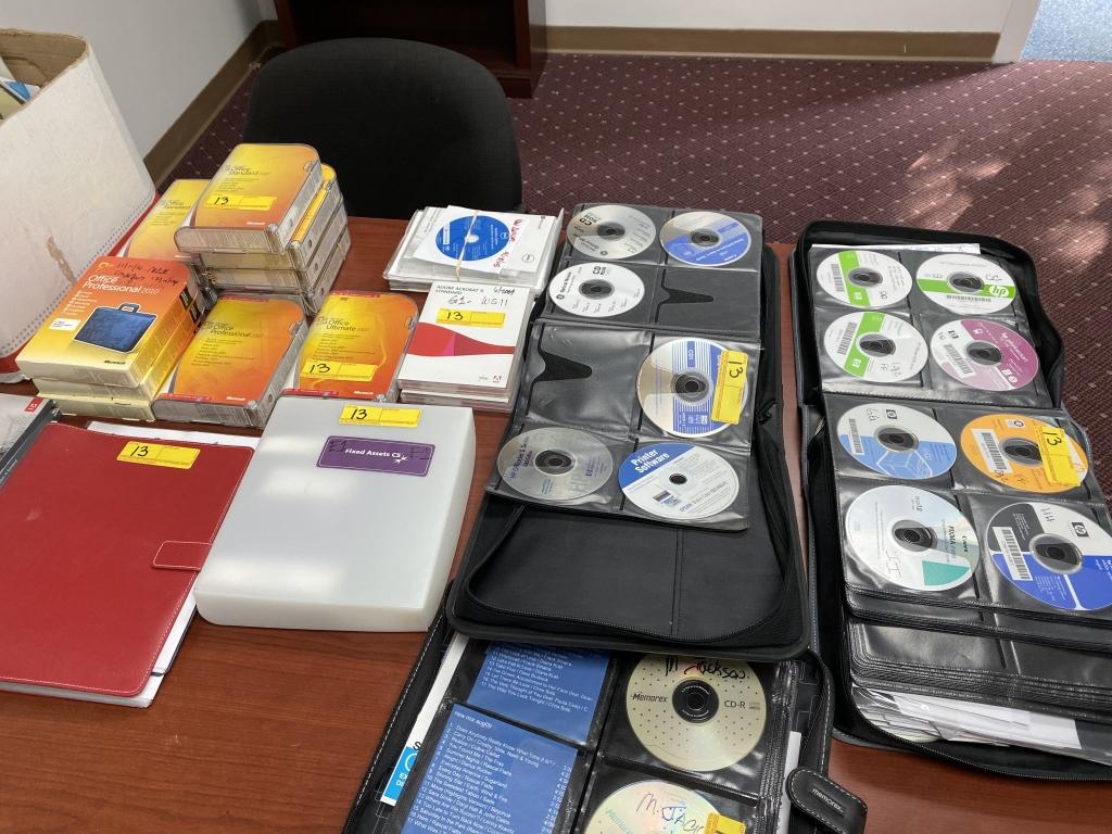 LARGE LOT CONSISTING OF COMPUTER SOFTWARE