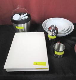 LOT CONSISTING OF KITCHEN AND BAR ACCESSORIES