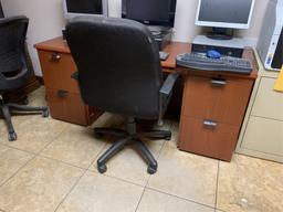 LOT OF CONSISTING OF: OFFICE FURNITURE: