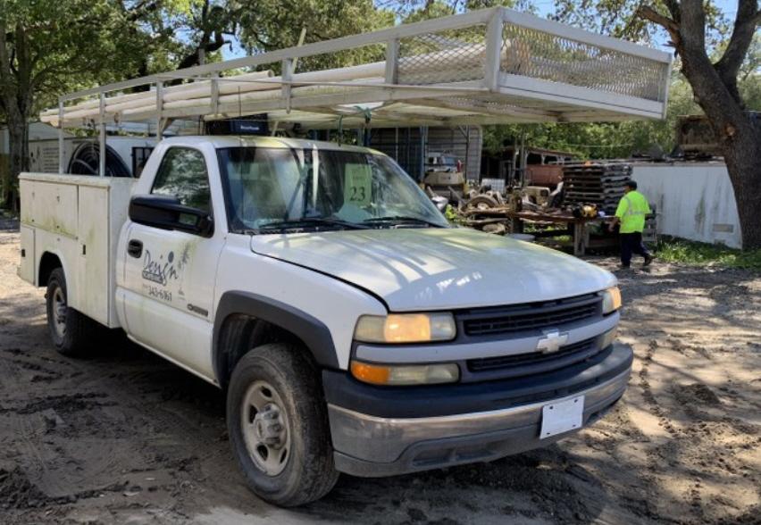 2001 CHEVROLET SILVERADO 2500 REGULAR CAB PICKUP TRUCK WITH UTILITY BED