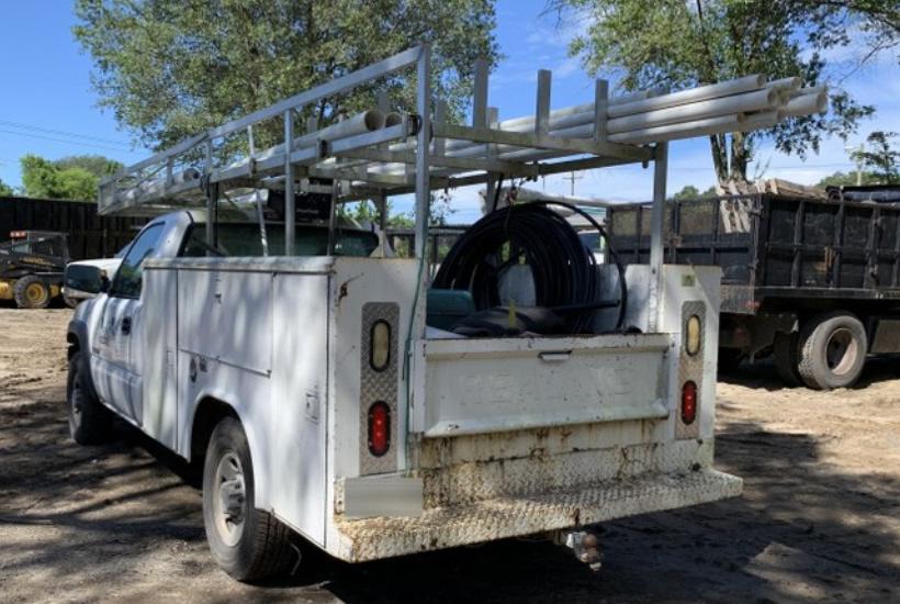 2001 CHEVROLET SILVERADO 2500 REGULAR CAB PICKUP TRUCK WITH UTILITY BED