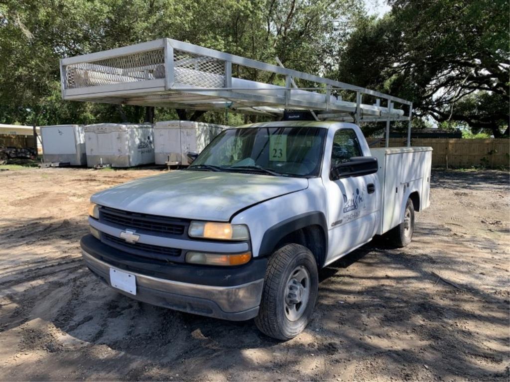 2001 CHEVROLET SILVERADO 2500 REGULAR CAB PICKUP TRUCK WITH UTILITY BED