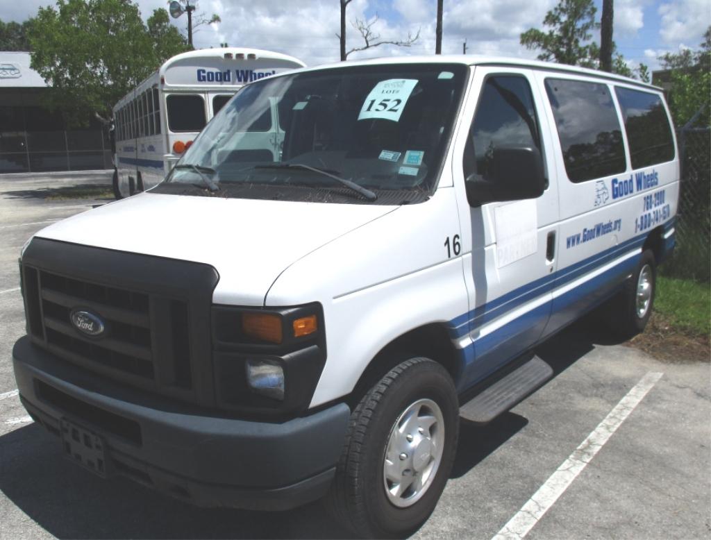 2009 FORD E250 PASSENGER VAN (#16)