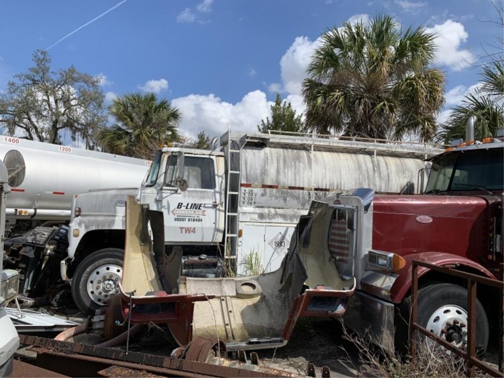 1978 FORD FUEL TANK WAGON WITH CATERPILLAR 3208